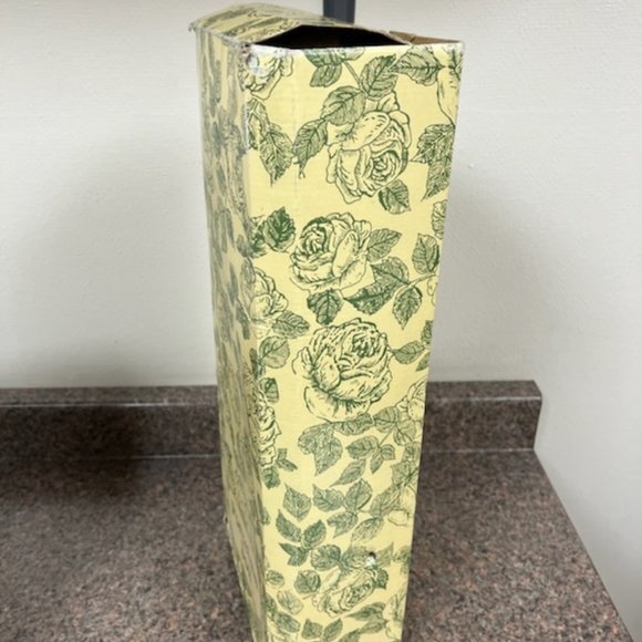 Porcelain doll holding a baby doll - Picture 11 of 11